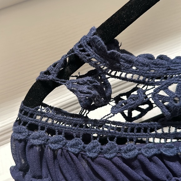 Beautiful Navy Ezra top. Perfect for work. Size m - Picture 2 of 3